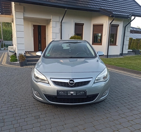 Opel Astra cena 22999 przebieg: 188000, rok produkcji 2011 z Nekla małe 154